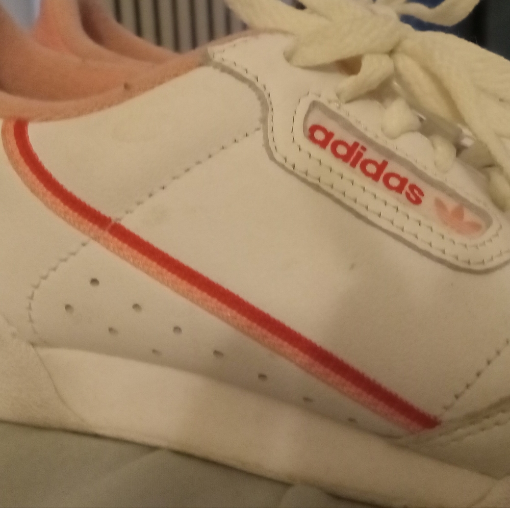 Women's Adidas Tennis Shoe